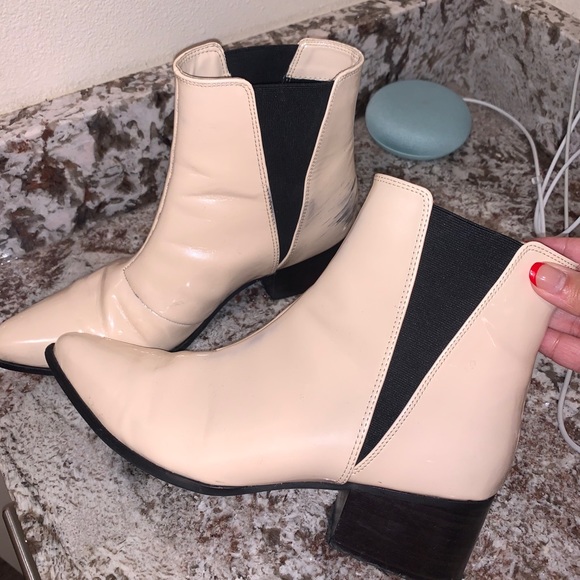 BDG (Urban Outfitters) ivory pointed boots - Picture 4 of 4